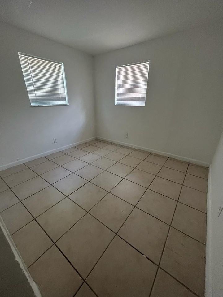 900 Nw 17th Ave Unit East - Photo 5 of 14