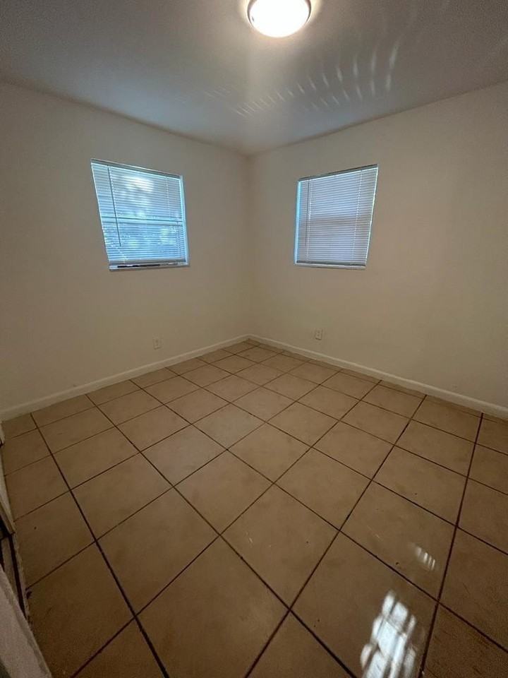 900 Nw 17th Ave Unit East - Photo 6 of 14