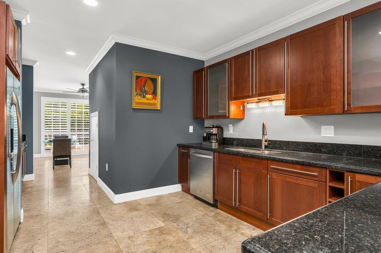 486 Sw 5th St - Photo 4 of 38