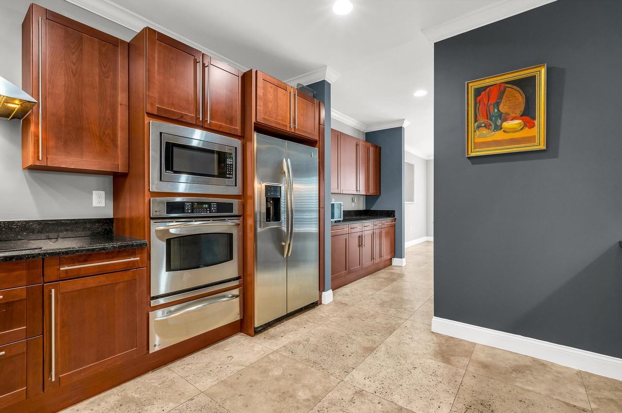 486 Sw 5th St - Photo 6 of 38