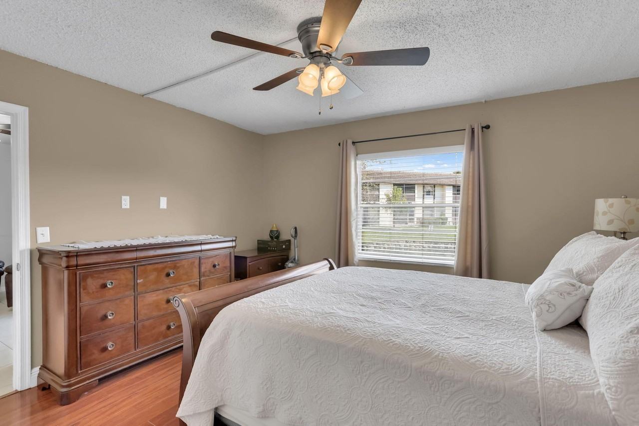 2423 Nw 89th Dr Apt 102 - Photo 4 of 24