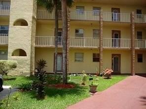 8465 Sunrise Lakes Blvd Apt 106 - Photo 6 of 16