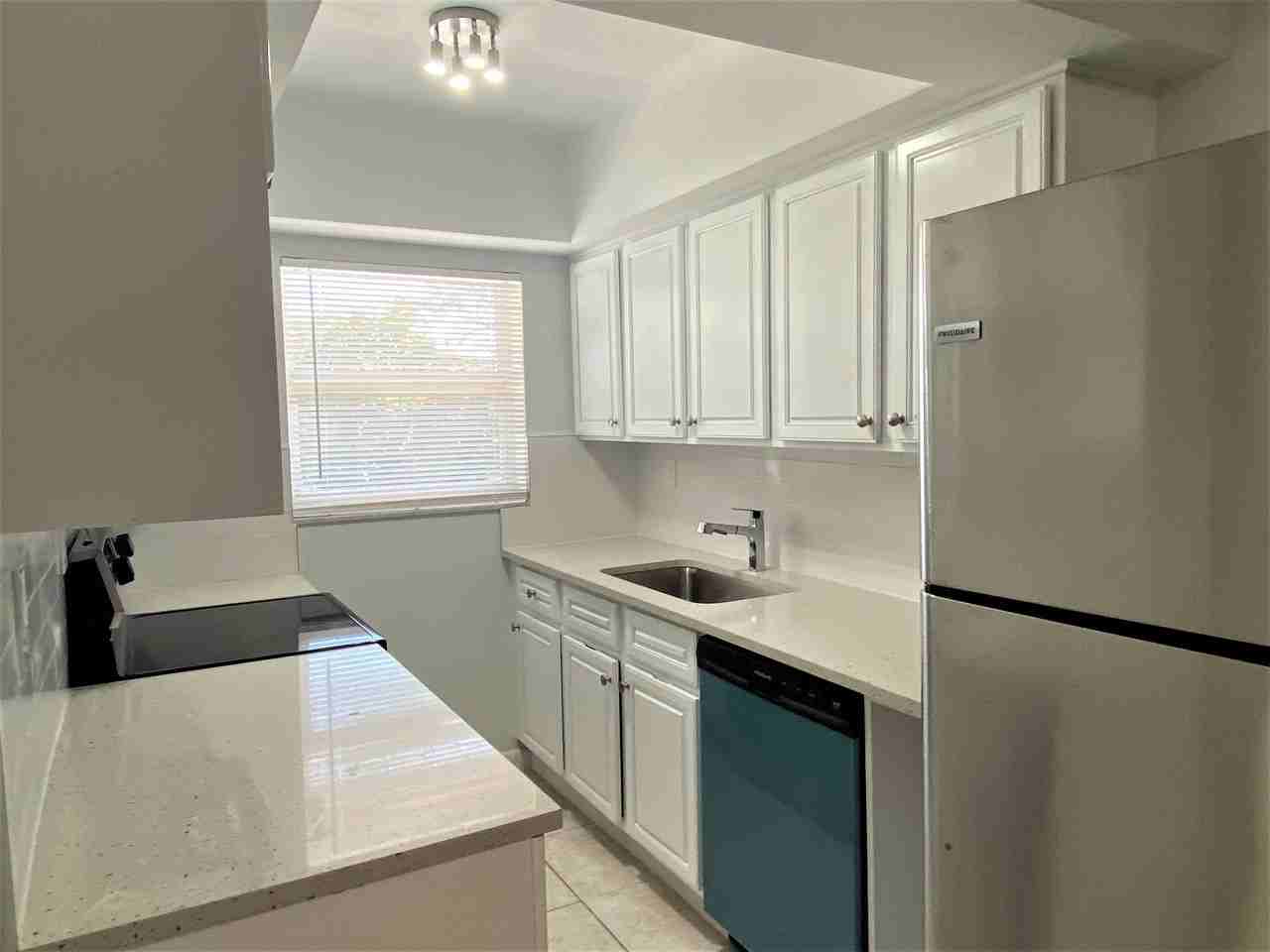 853 Se 4th Ct Apt 16 - Photo 3 of 8