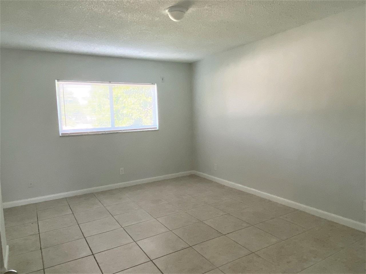 853 Se 4th Ct Apt 16 - Photo 5 of 8