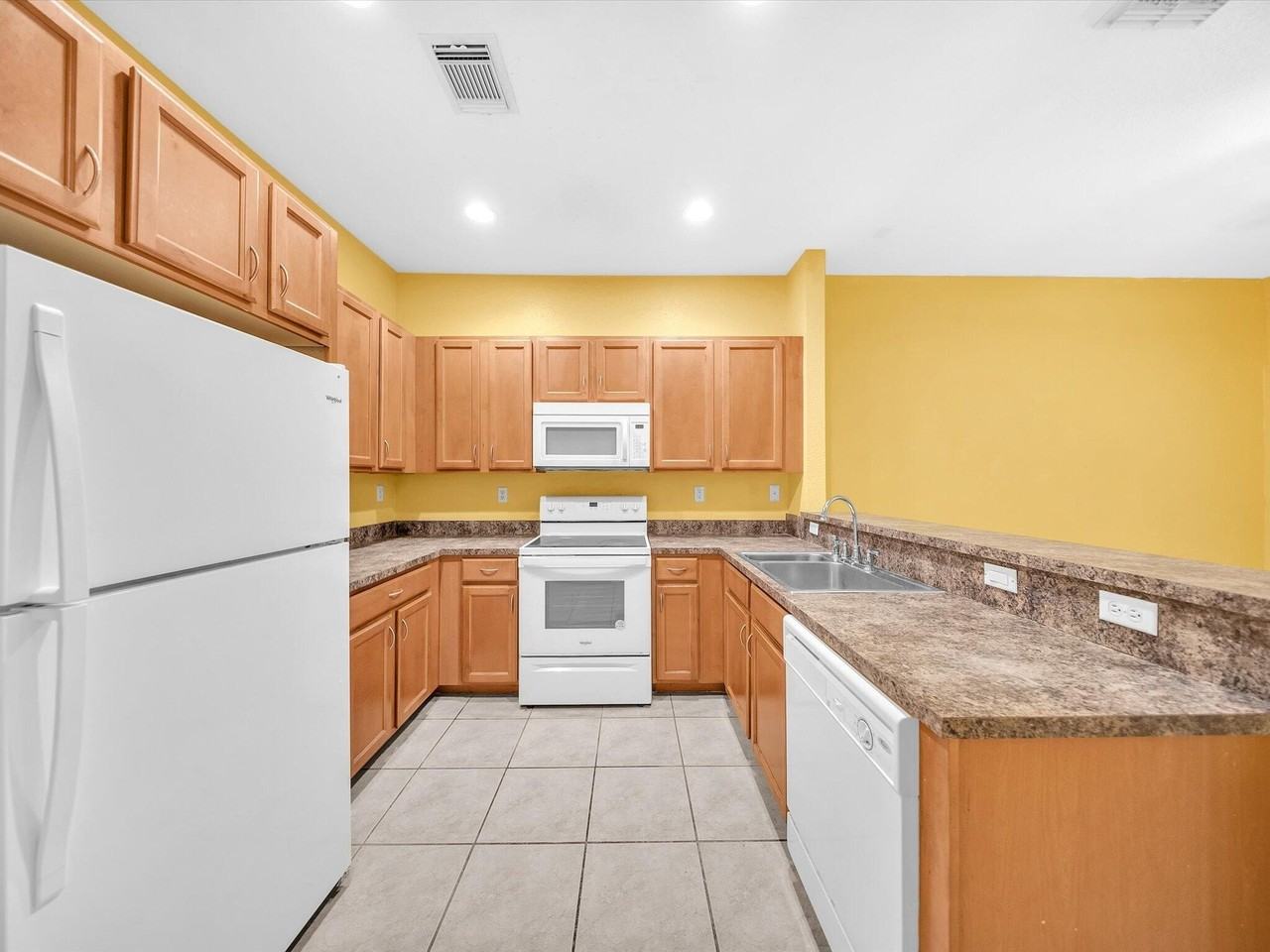 21223 Nw 14th Pl Apt 324 - Photo 6 of 25