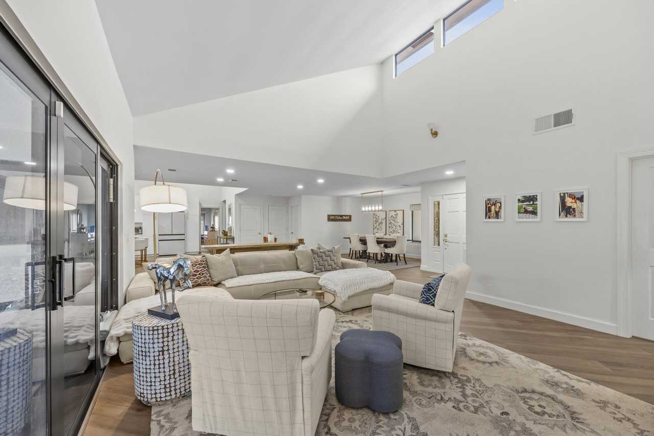 845 Ne Mulberry Dr - Photo 7 of 25