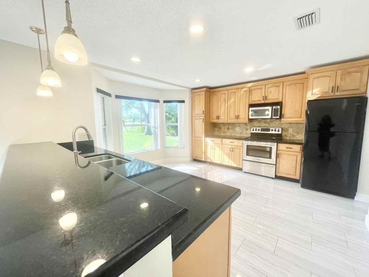 10779 Buttonwood Lake Dr - Photo 7 of 35