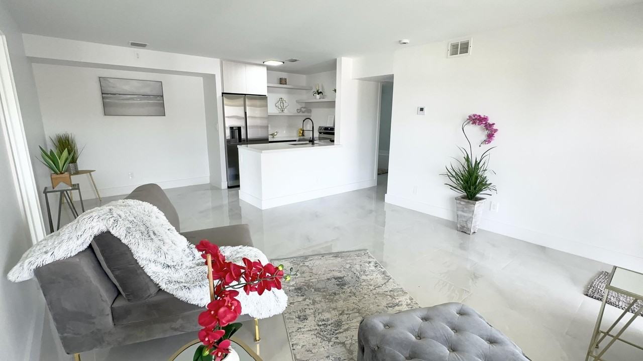 10033 Winding Lake Rd Apt 204