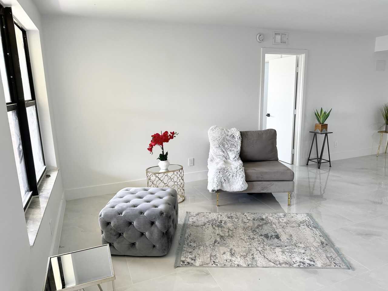 10033 Winding Lake Rd Apt 204 - Photo 2 of 35