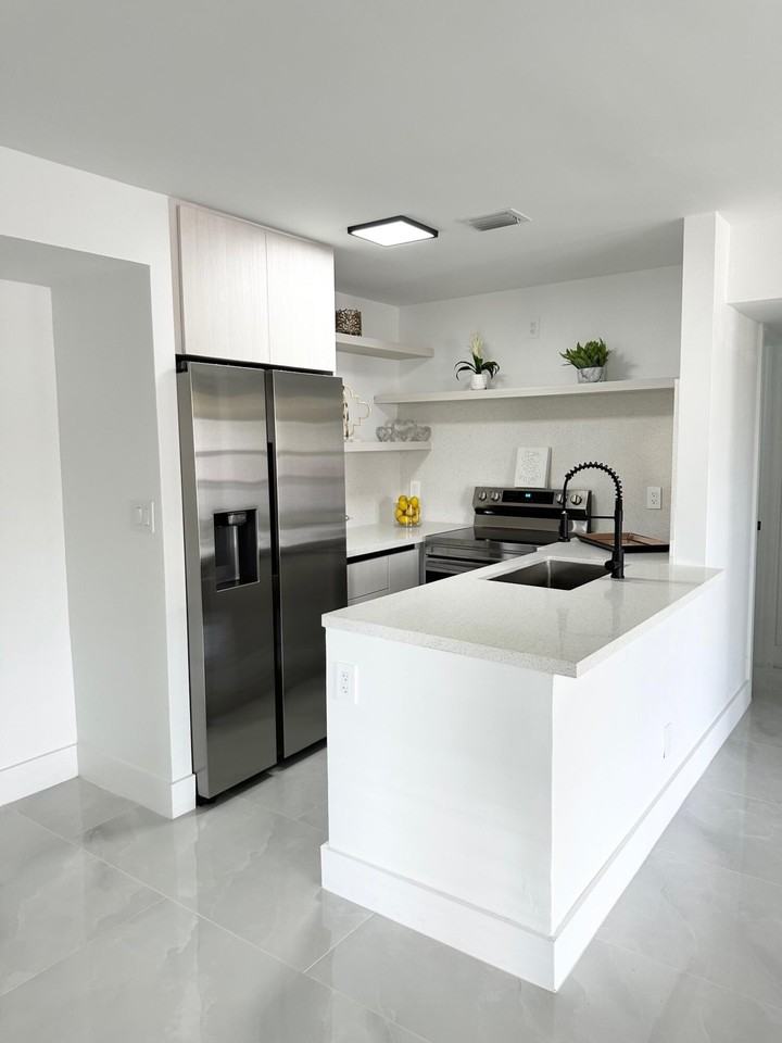 10033 Winding Lake Rd Apt 204 - Photo 7 of 35