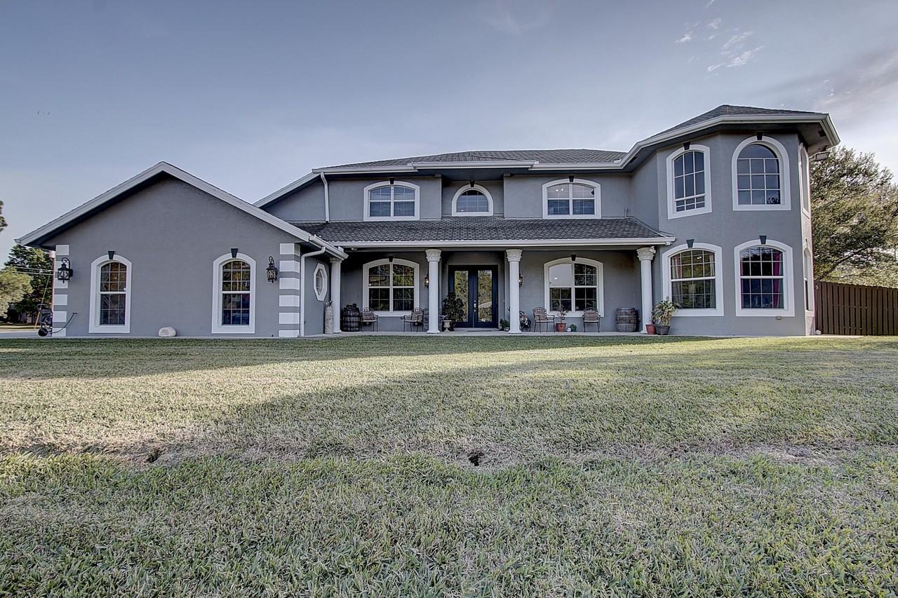 669 Howard St - Photo 2 of 15