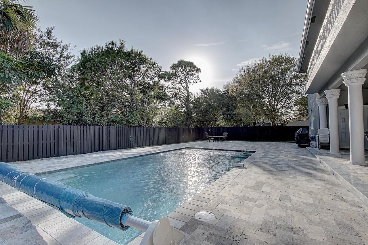 669 Howard St - Photo 5 of 15