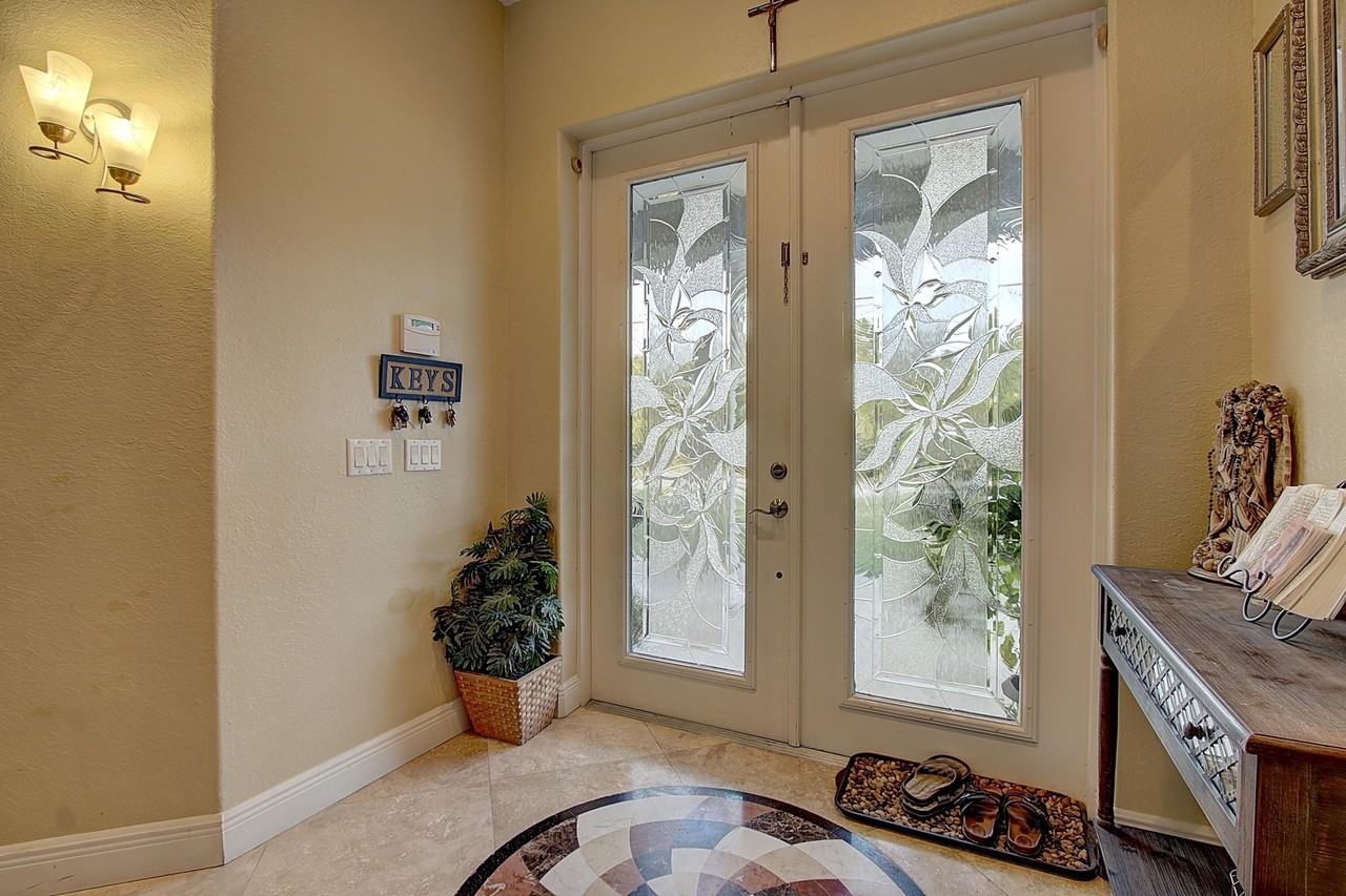 669 Howard St - Photo 6 of 15