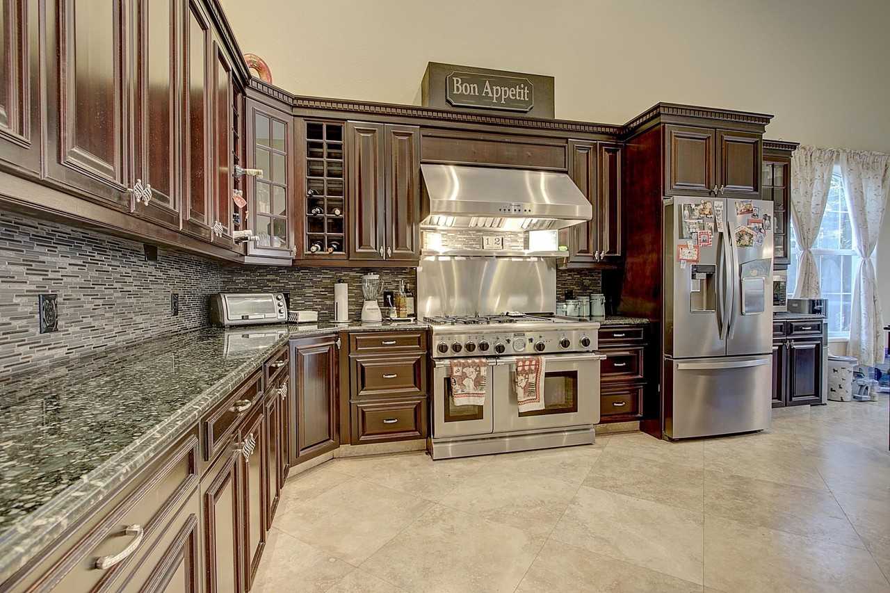 669 Howard St - Photo 7 of 15