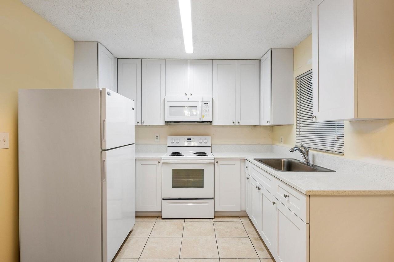 9423 Sw 52nd Ct - Photo 2 of 17