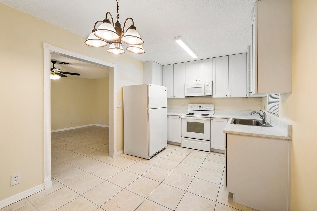 9423 Sw 52nd Ct - Photo 3 of 17