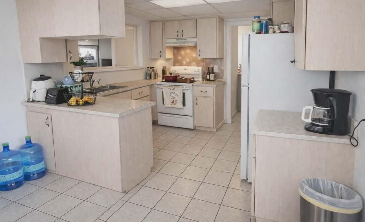 218 Olive Ave - Photo 4 of 12