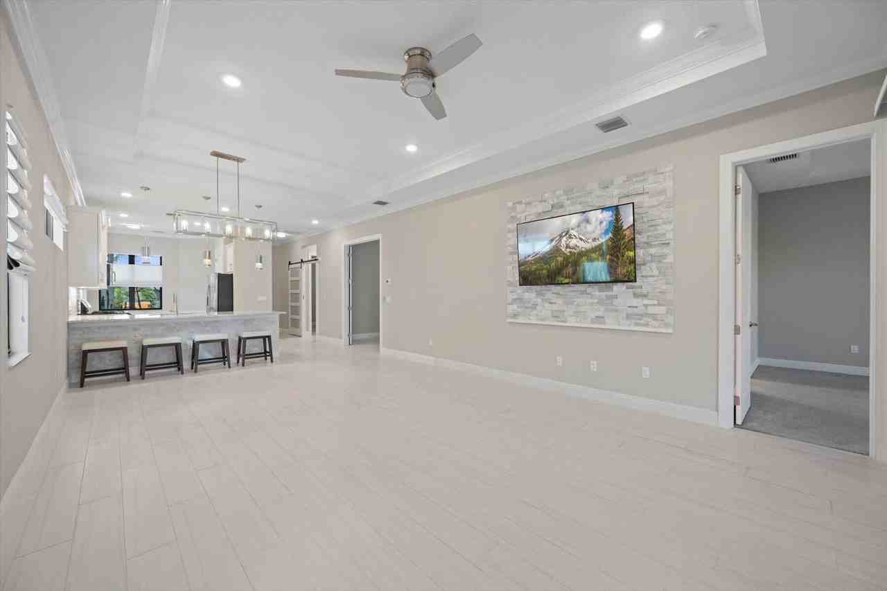 16124 Key Biscayne Ln - Photo 4 of 50