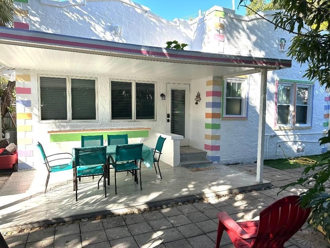 705 N Palmway - Photo 2 of 23