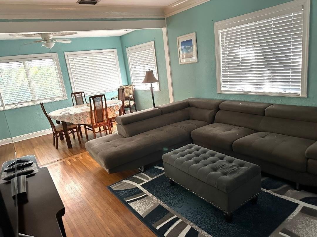 705 N Palmway - Photo 3 of 23