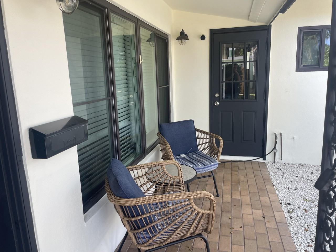 2620 Ne 19th St - Photo 2 of 22