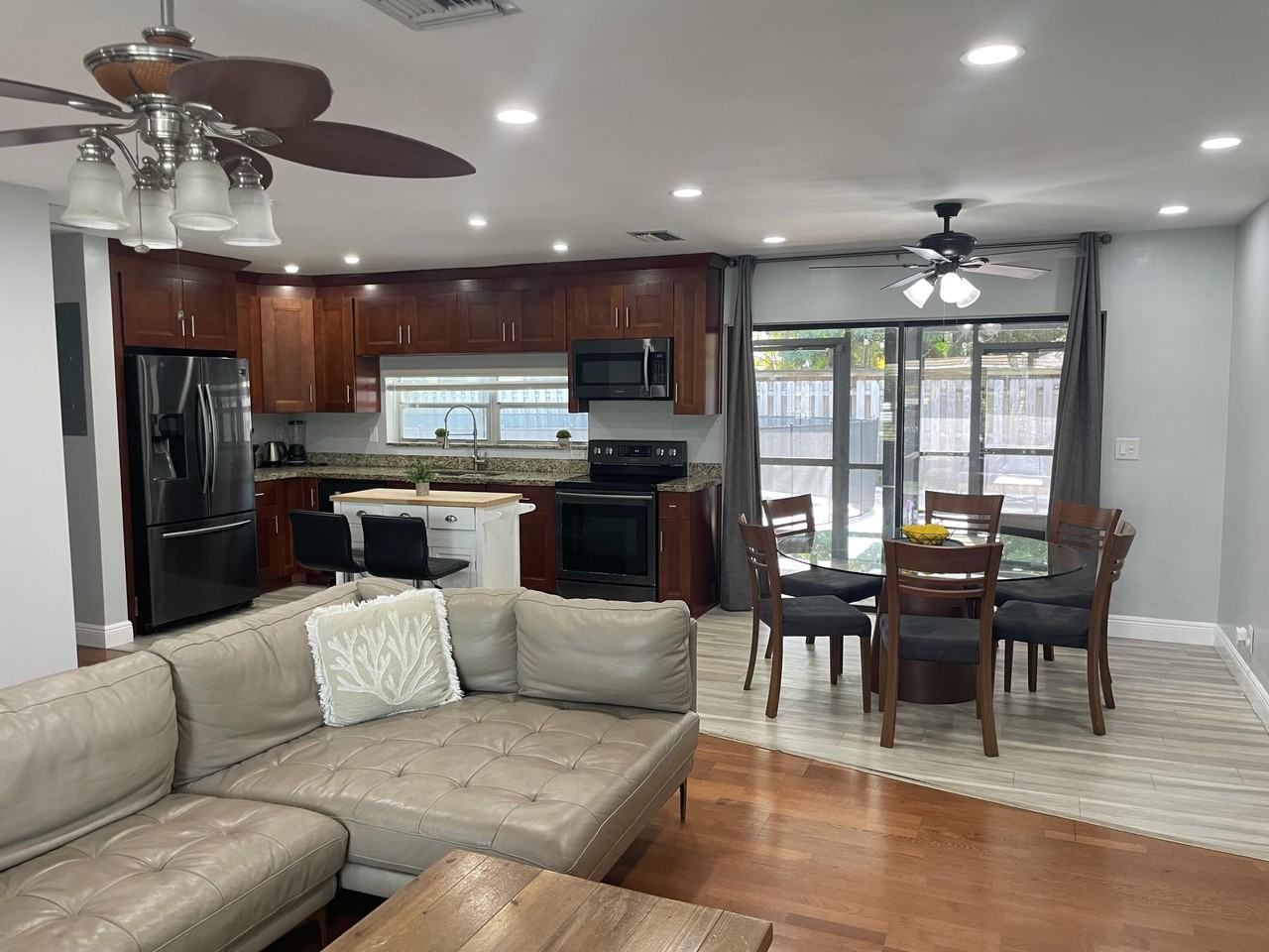 2620 Ne 19th St - Photo 3 of 22