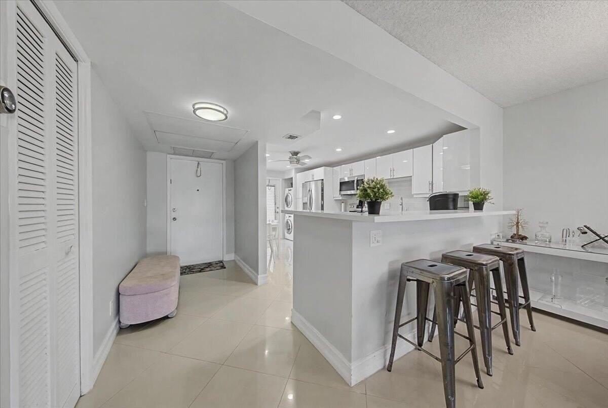 2701 S Palm Aire Dr Apt 103 - Photo 7 of 42