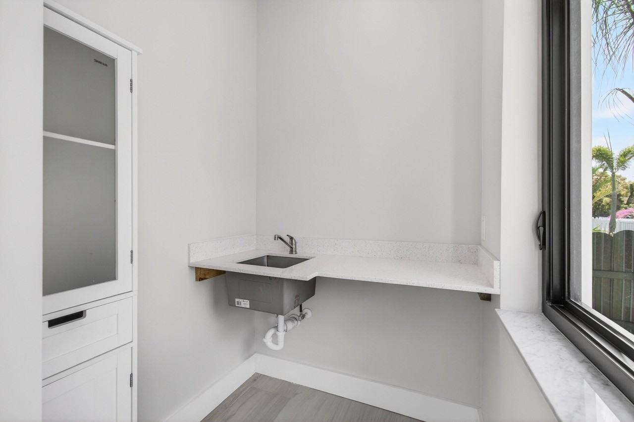 216 S C St - Photo 7 of 15