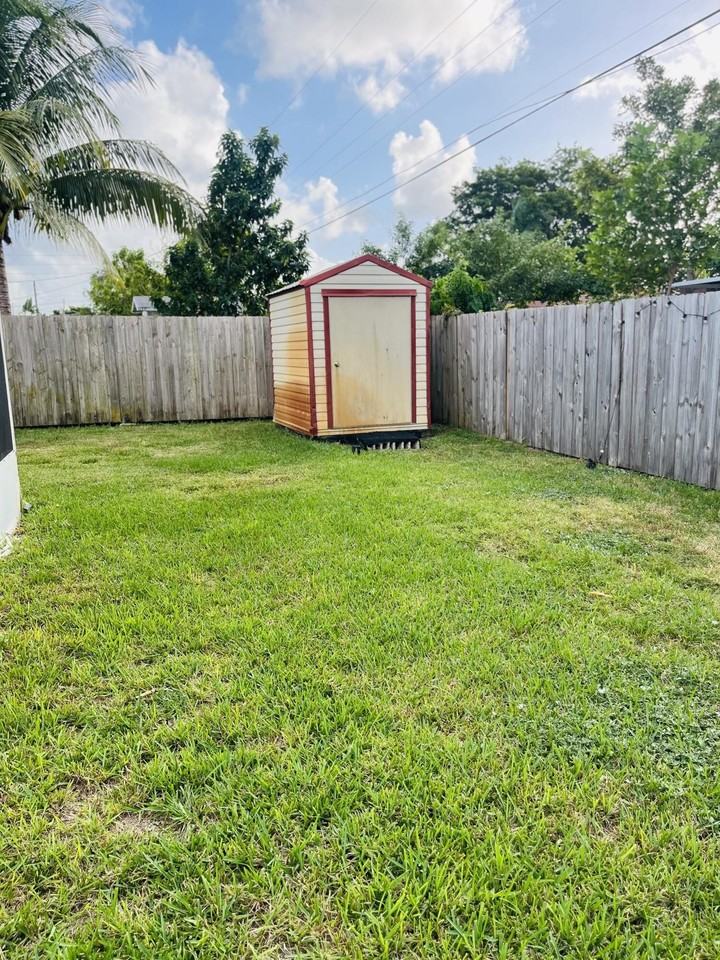 661 Sw 29th Ter - Photo 7 of 20