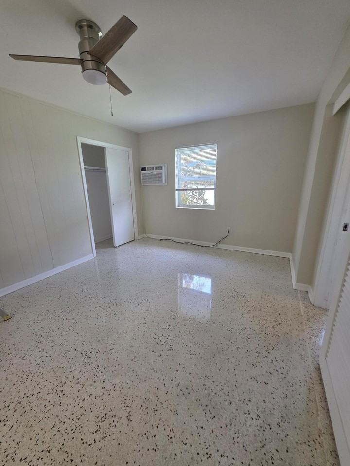 1216 Cabana Rd Unit 4 - Photo 6 of 10