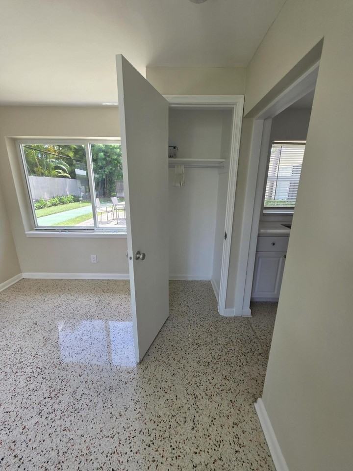 1216 Cabana Rd Unit 4 - Photo 7 of 10