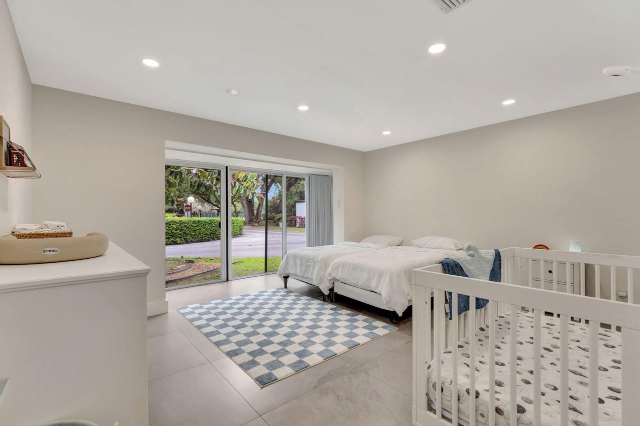 3019 N 57th Dr - Photo 2 of 36