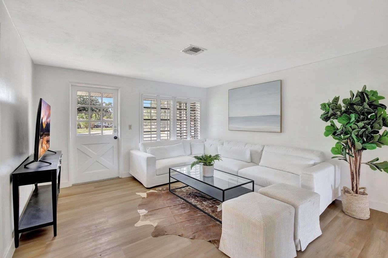 3019 N 57th Dr - Photo 4 of 36