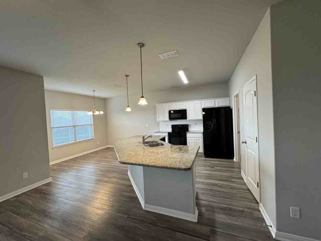 612 Parkfield Ln #1 - Photo 6 of 28