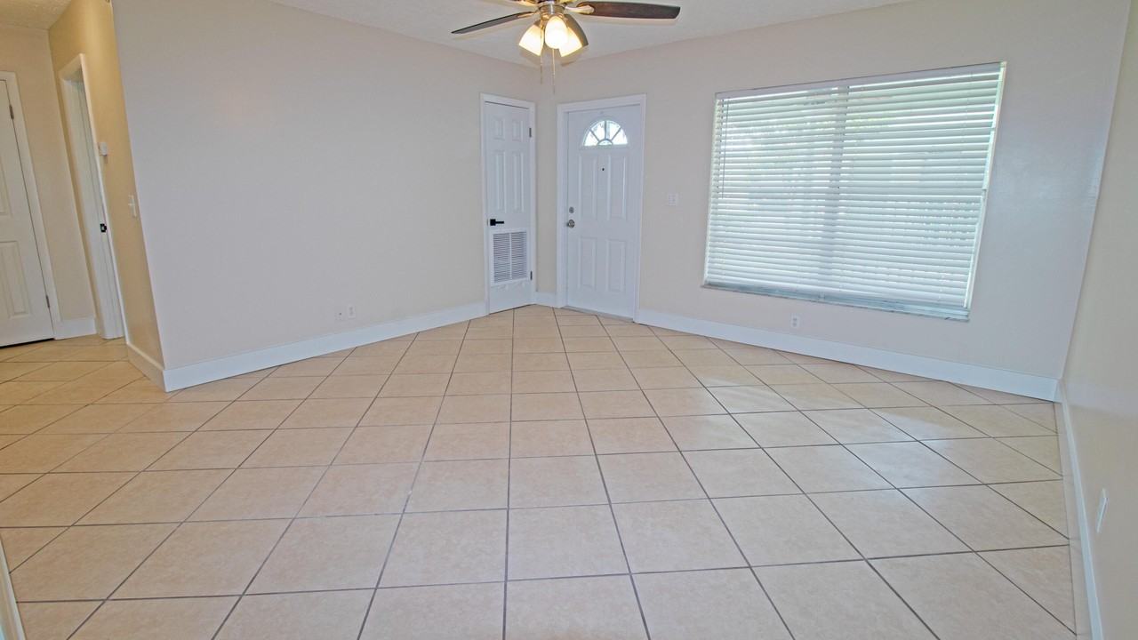 8755 Se Hobe Ridge Ave - Photo 3 of 30