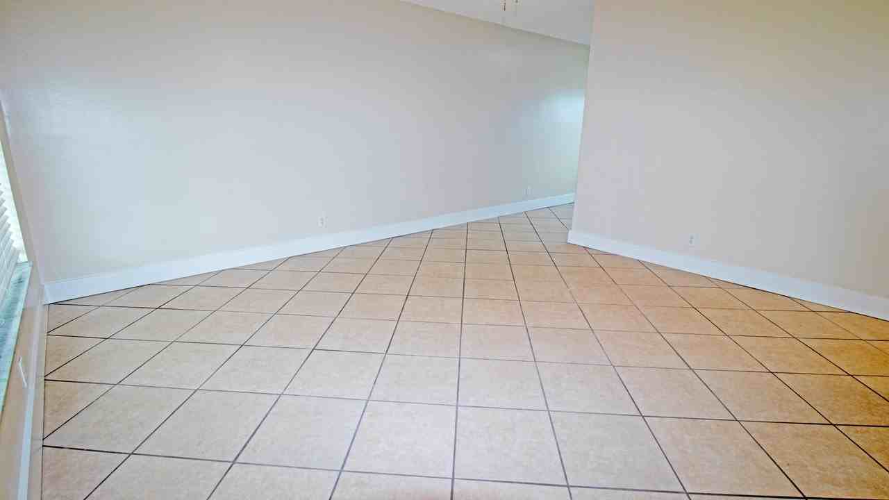 8755 Se Hobe Ridge Ave - Photo 7 of 30