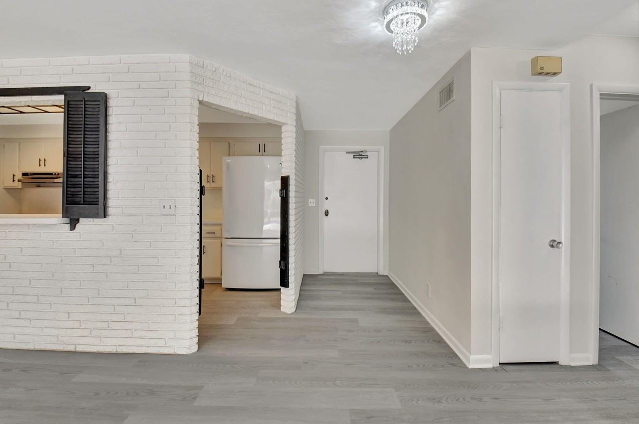 410 Nw Spanish River Blvd - Photo 7 of 25