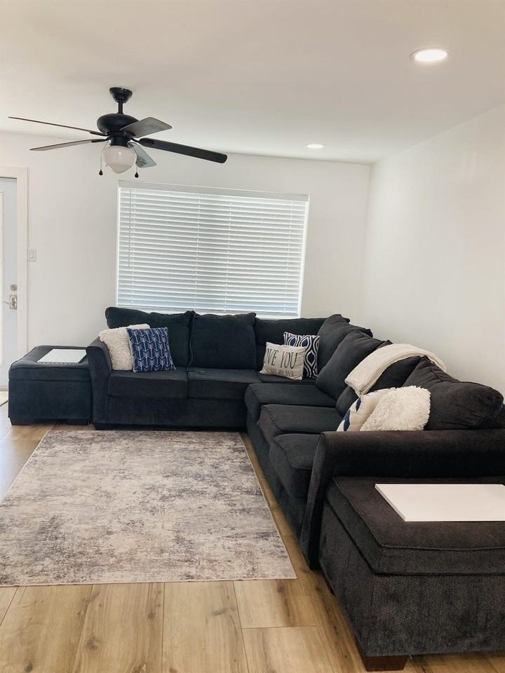 2640 Ne 10th Ter - Photo 3 of 17