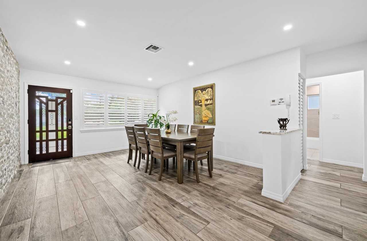 1300 Sw 17th St - Photo 3 of 24