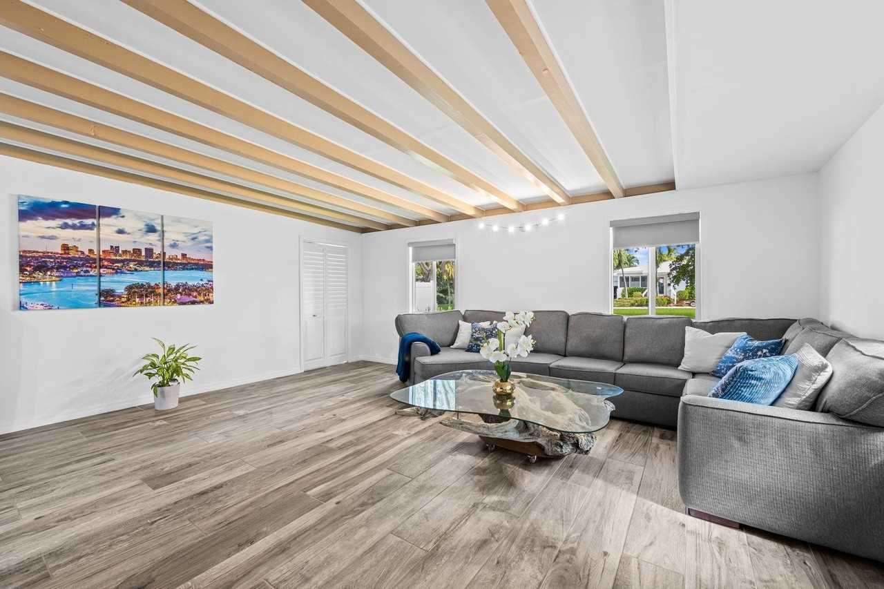 1300 Sw 17th St - Photo 4 of 24