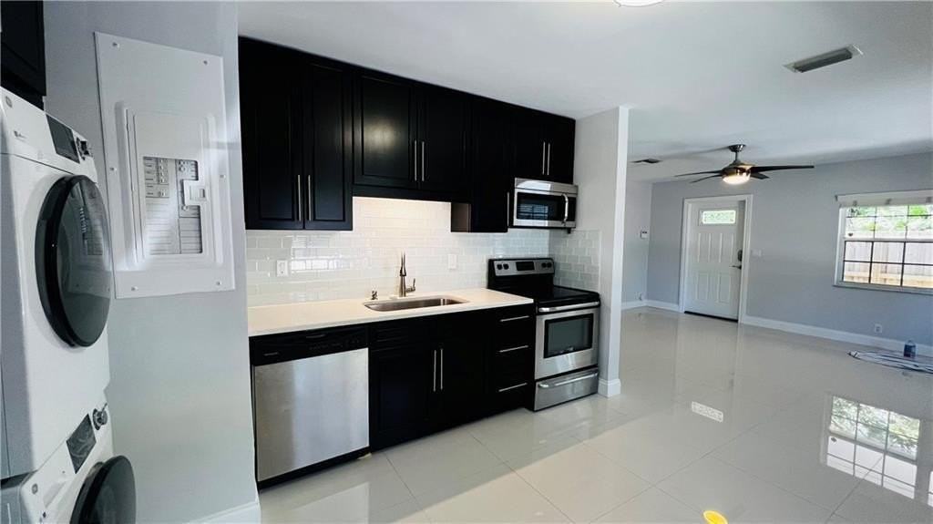 730 Middle St - Photo 2 of 50