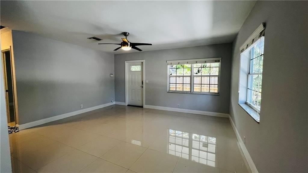 730 Middle St - Photo 7 of 50