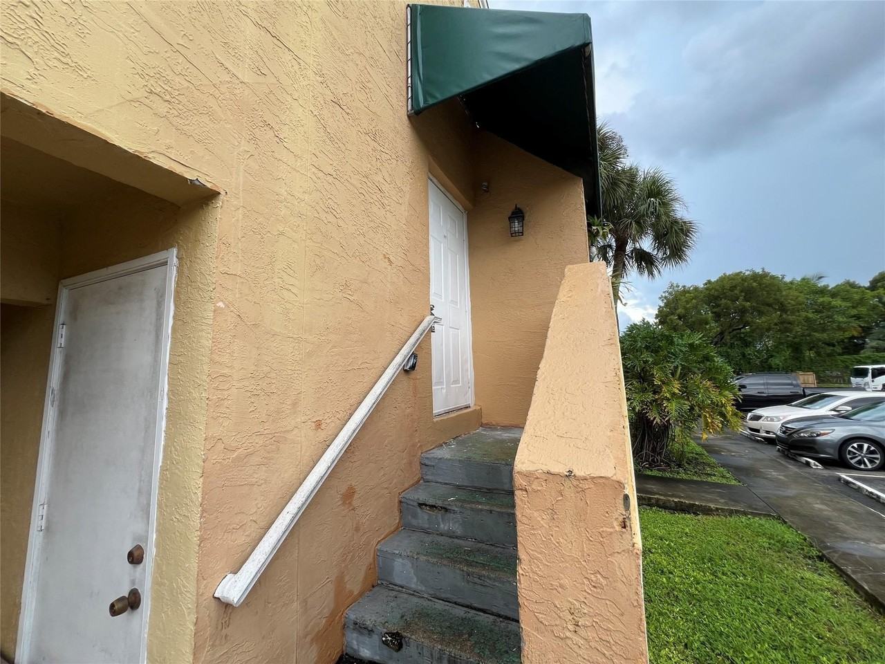 2431 Nw 56th Ave Apt 201 - Photo 3 of 31