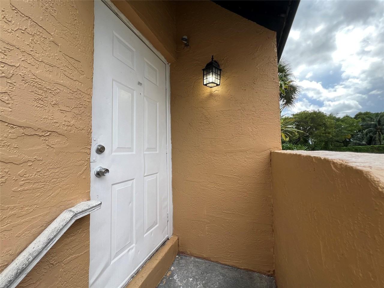 2431 Nw 56th Ave Apt 201 - Photo 4 of 31