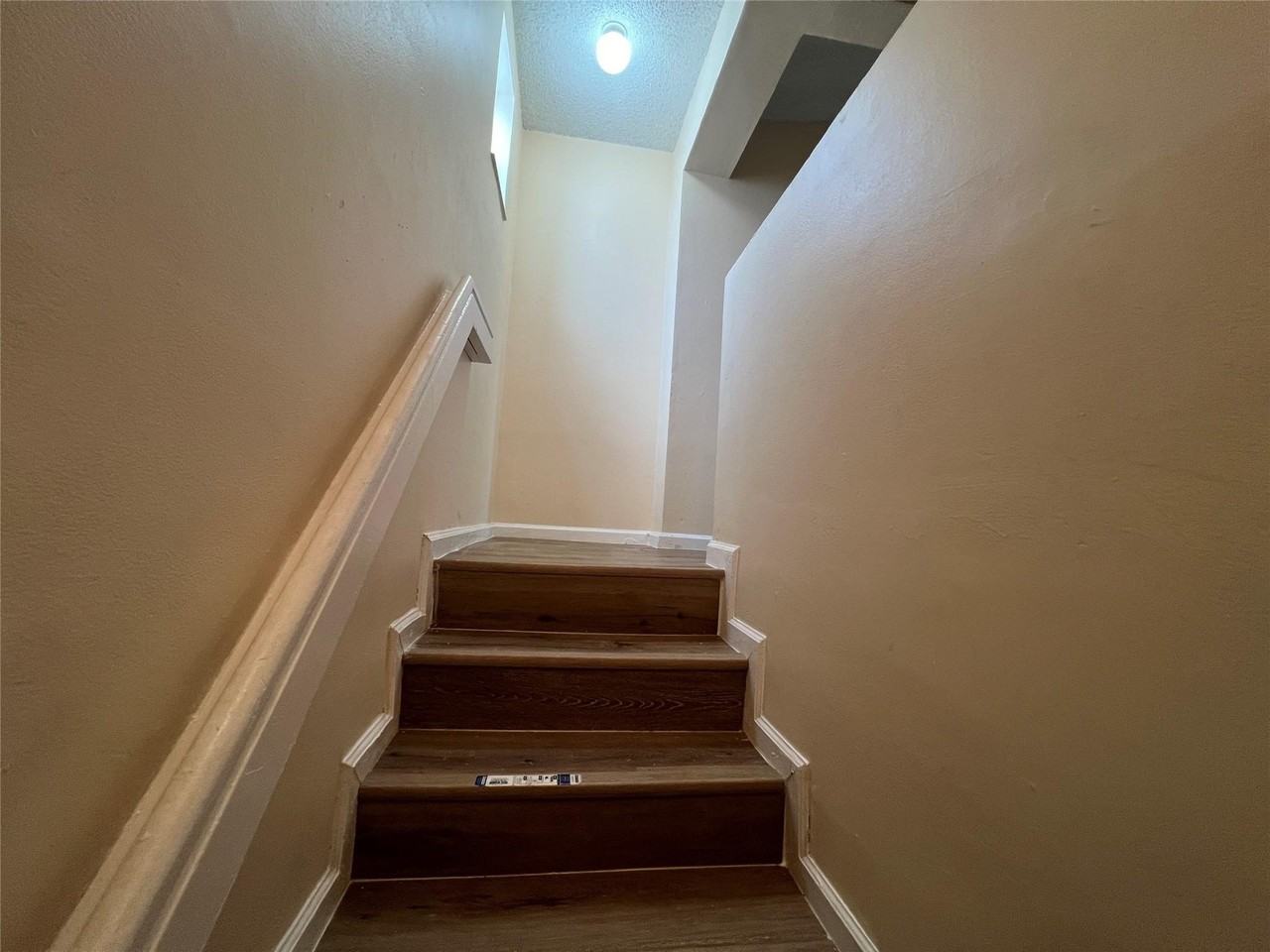 2431 Nw 56th Ave Apt 201 - Photo 5 of 31