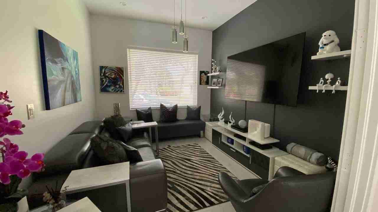 830 Bailey St - Photo 4 of 24