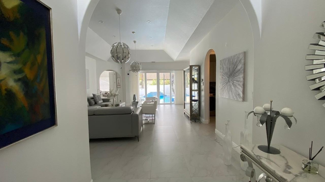 830 Bailey St - Photo 5 of 24