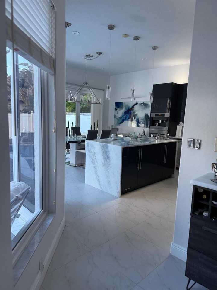 830 Bailey St - Photo 6 of 24