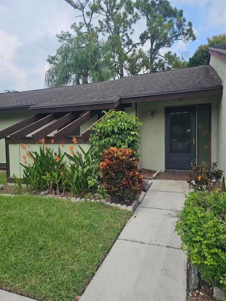 263 Deerfield Ct - Photo 2 of 14