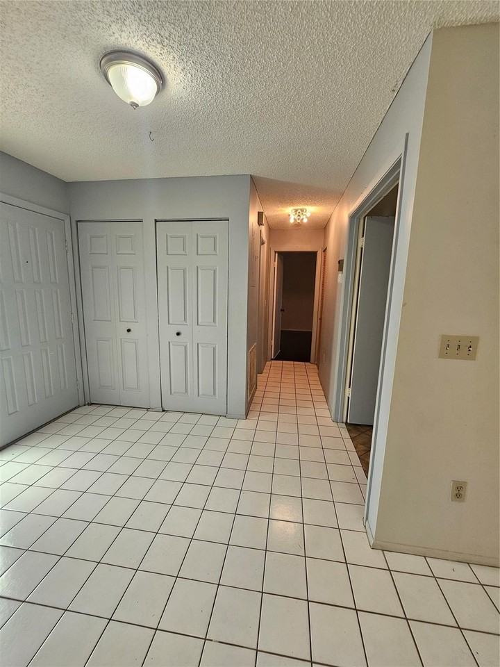 263 Deerfield Ct - Photo 6 of 14